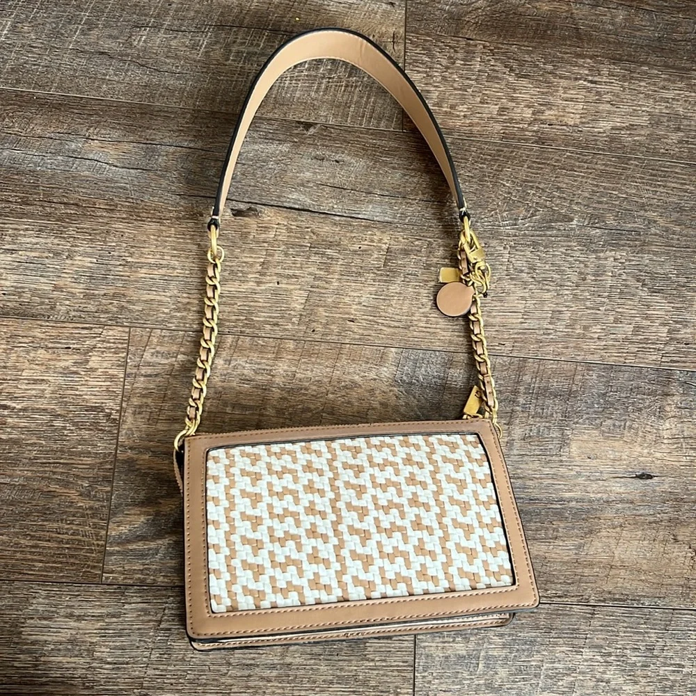 Women's multi-compartment shoulder bag Guess with bag charms - Picture 12 of 16